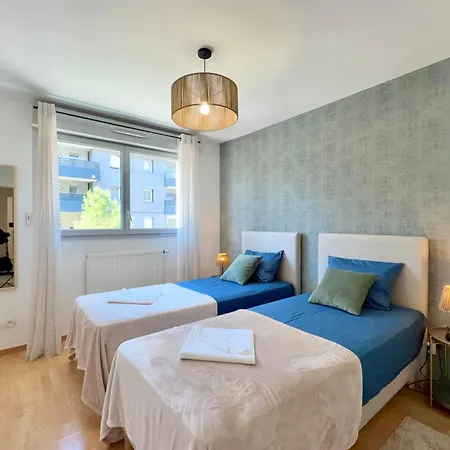 Apartment T4 5 Personnes A 300m Du *